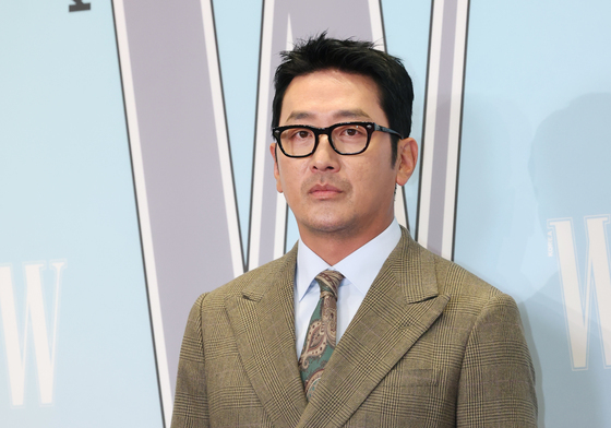 '7월 비연예인과 결혼설' 하정우…"교제 중인 건 맞지만 화촉은 미정"