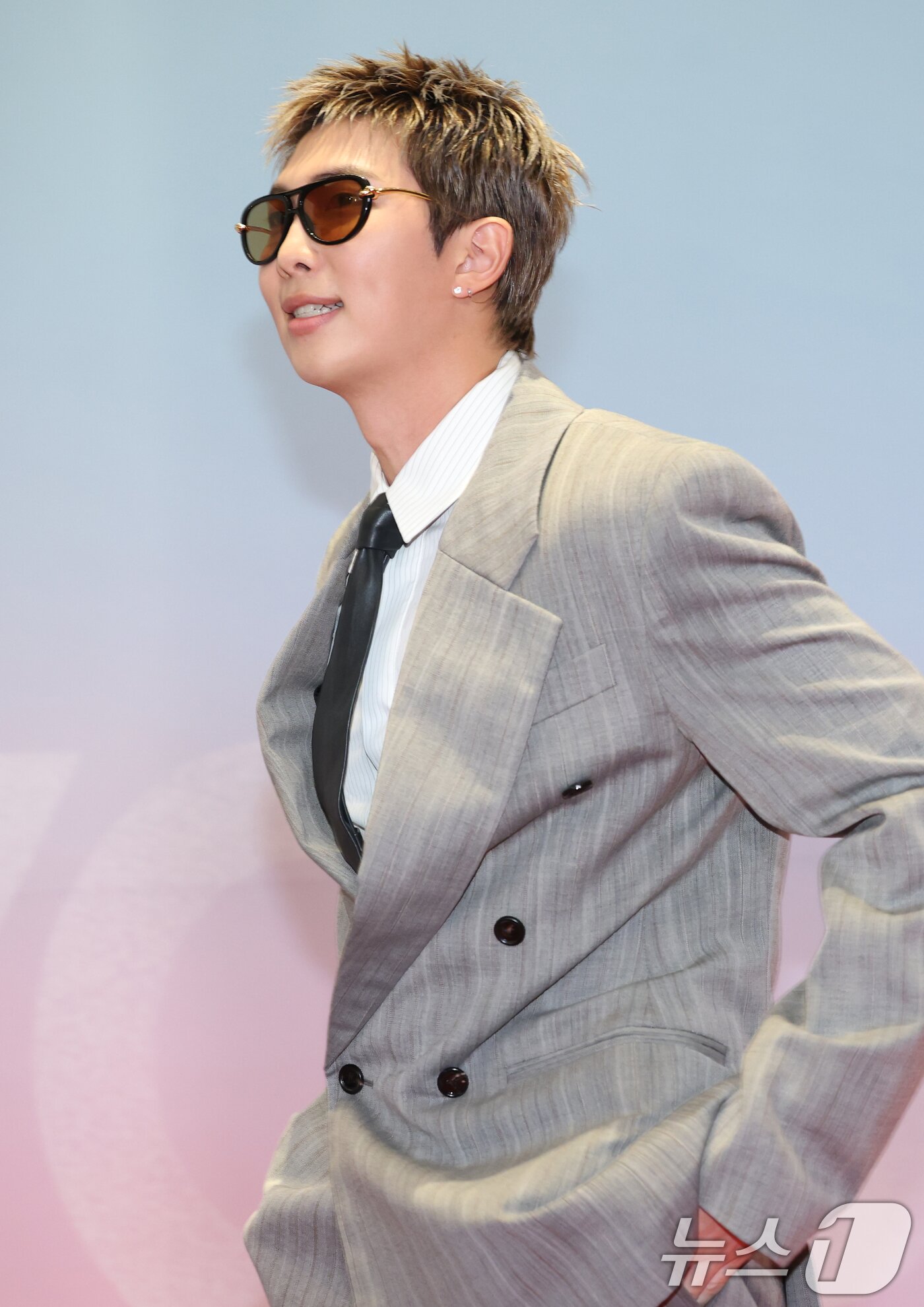 RM, 유방암 인식 향상 자선행사 참석