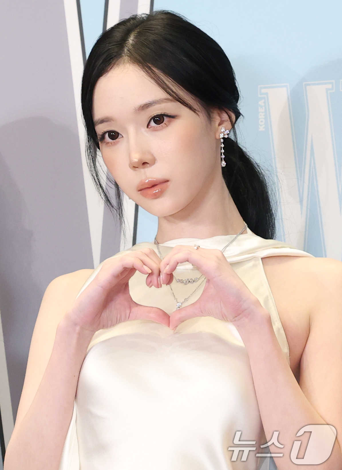 (서울=뉴스1) 권현진 기자 = 에스파 윈터가 15일 서울 종로구 포시즌스 호텔에서 열린 ‘제20회 유방암 인식 향상 캠페인 자선 행사’에서 포즈를 취하고 있다. 2025.10.1 …