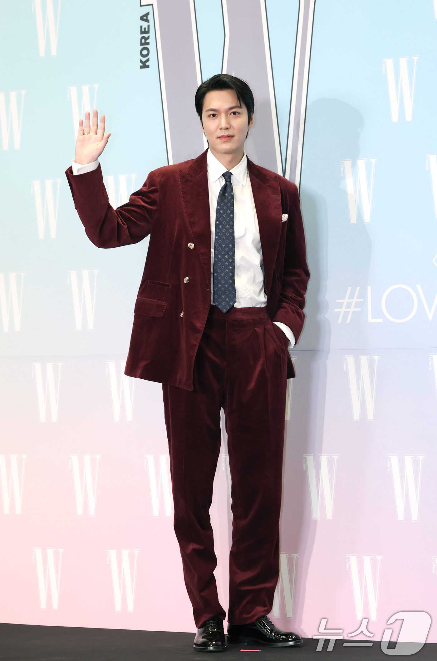 (서울=뉴스1) 권현진 기자 = 배우 이민호가 15일 서울 종로구 포시즌스 호텔에서 열린 ‘제20회 유방암 인식 향상 캠페인 자선 행사’에서 포즈를 취하고 있다. 2025.10.1 …