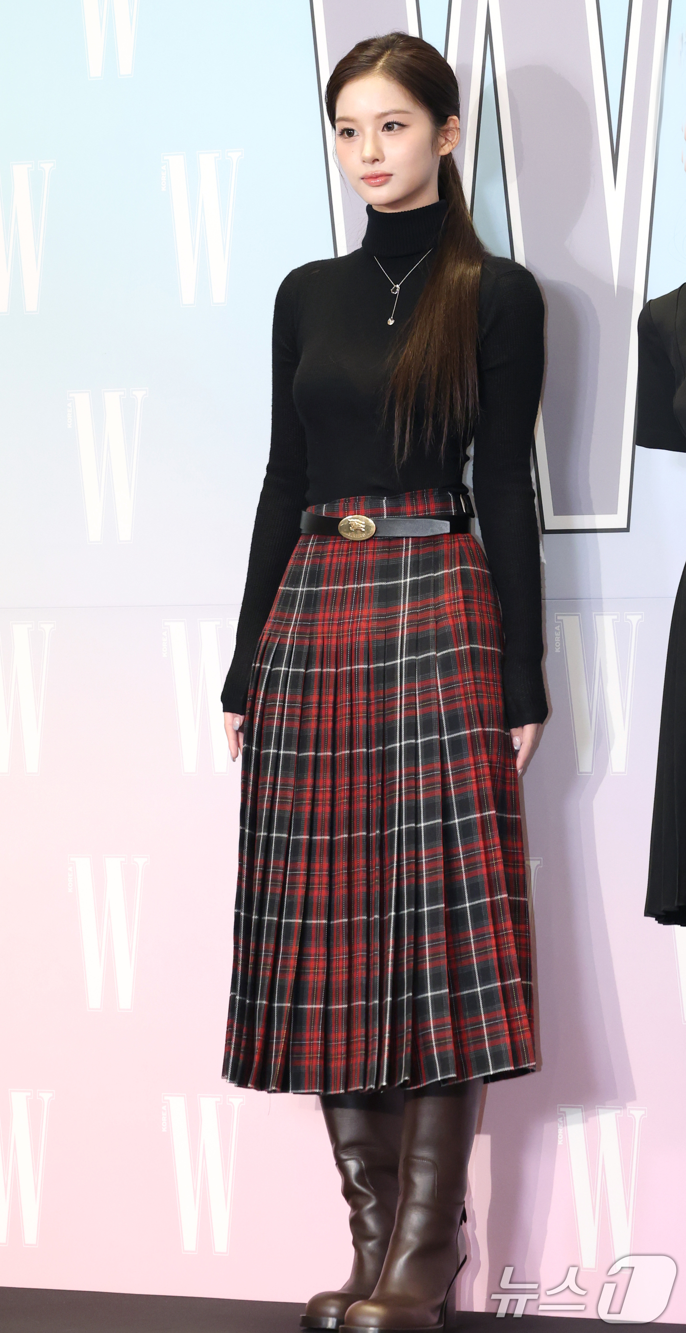 (서울=뉴스1) 권현진 기자 = 엔믹스 설윤이 15일 서울 종로구 포시즌스 호텔에서 열린 ‘제20회 유방암 인식 향상 캠페인 자선 행사’에서 포즈를 취하고 있다. 2025.10.1 …