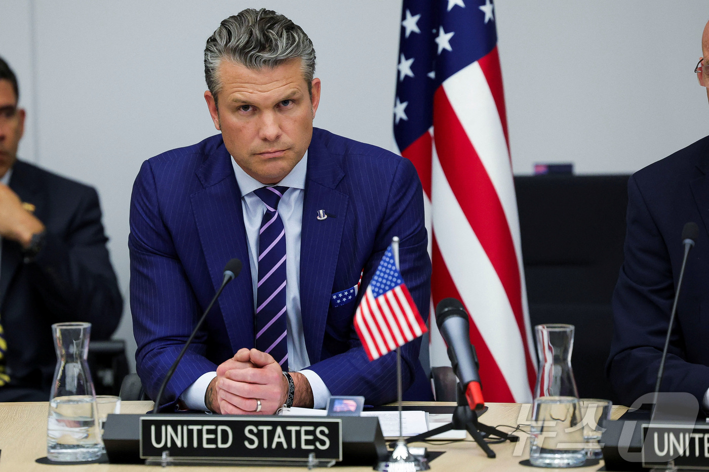 (브뤼셀 로이터=뉴스1) 윤다정 기자 = 15일(현지시간) 벨기에 브뤼셀 북대서양조약기구(NATO·나토) 본부에서 열린 우크라이나 방위 연락그룹(UDCG) 회의에 참석한 피트 헤그 …