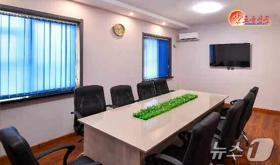 (평양 노동신문=뉴스1) = 북한 노동당 기관지 노동신문은 평양시에 교육지원프로그램이 훌륭히 일떠섰다고 16일 보도했다. [국내에서만 사용가능. 재배포 금지. DB 금지. For …