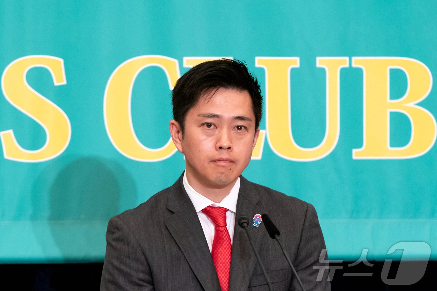 본문 이미지 - 요시무라 히로후미 일본유신회 대표 겸 오사카부 지사가 지난 7월 2일 당수 토론회에 참석해 발언하고 있다. 2025.7.2 ⓒ 로이터=뉴스1 ⓒ News1 강민경 기자