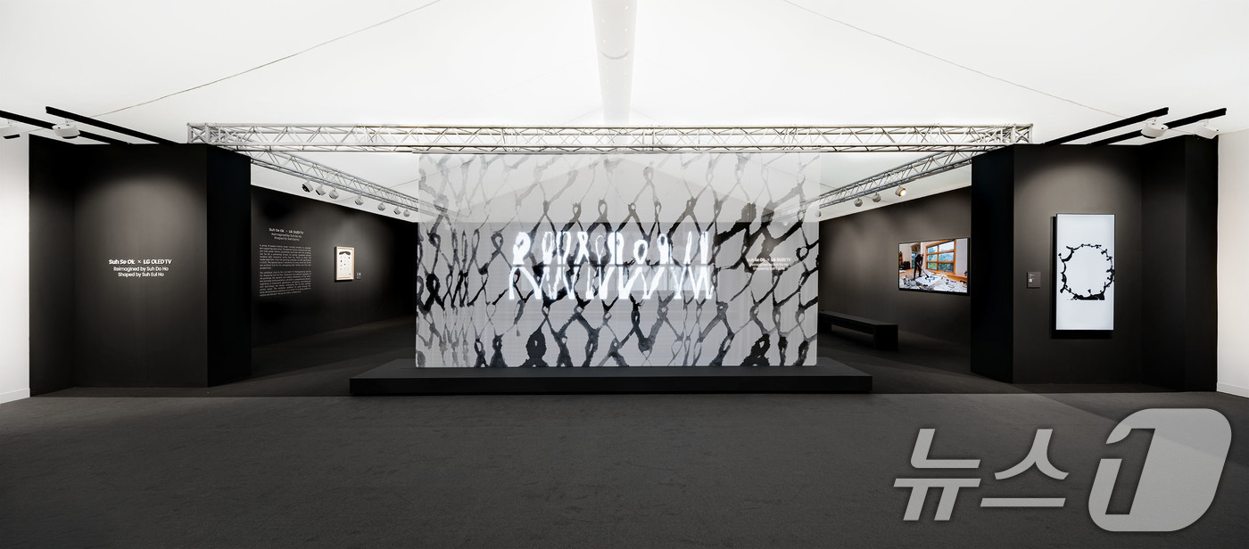 (서울=뉴스1) = LG전자가 영국 런던에서 열리는 세계적인 아트페어 프리즈 런던에서 수묵 추상의 거장 故 서세옥 화백의 작품을 재해석한 미디어아트를 선보인다고 16일 밝혔다.사진 …