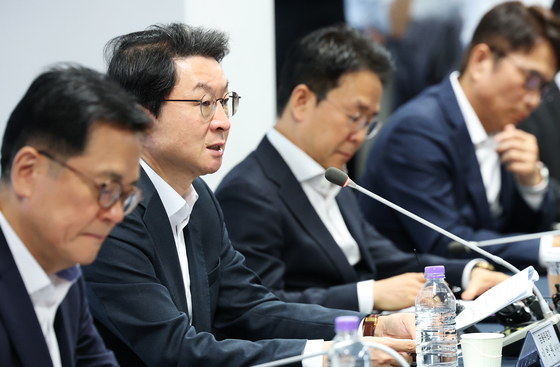 '즉시연금'에 '기본자본'까지…금융당국 칼날에 보험사 '긴장'