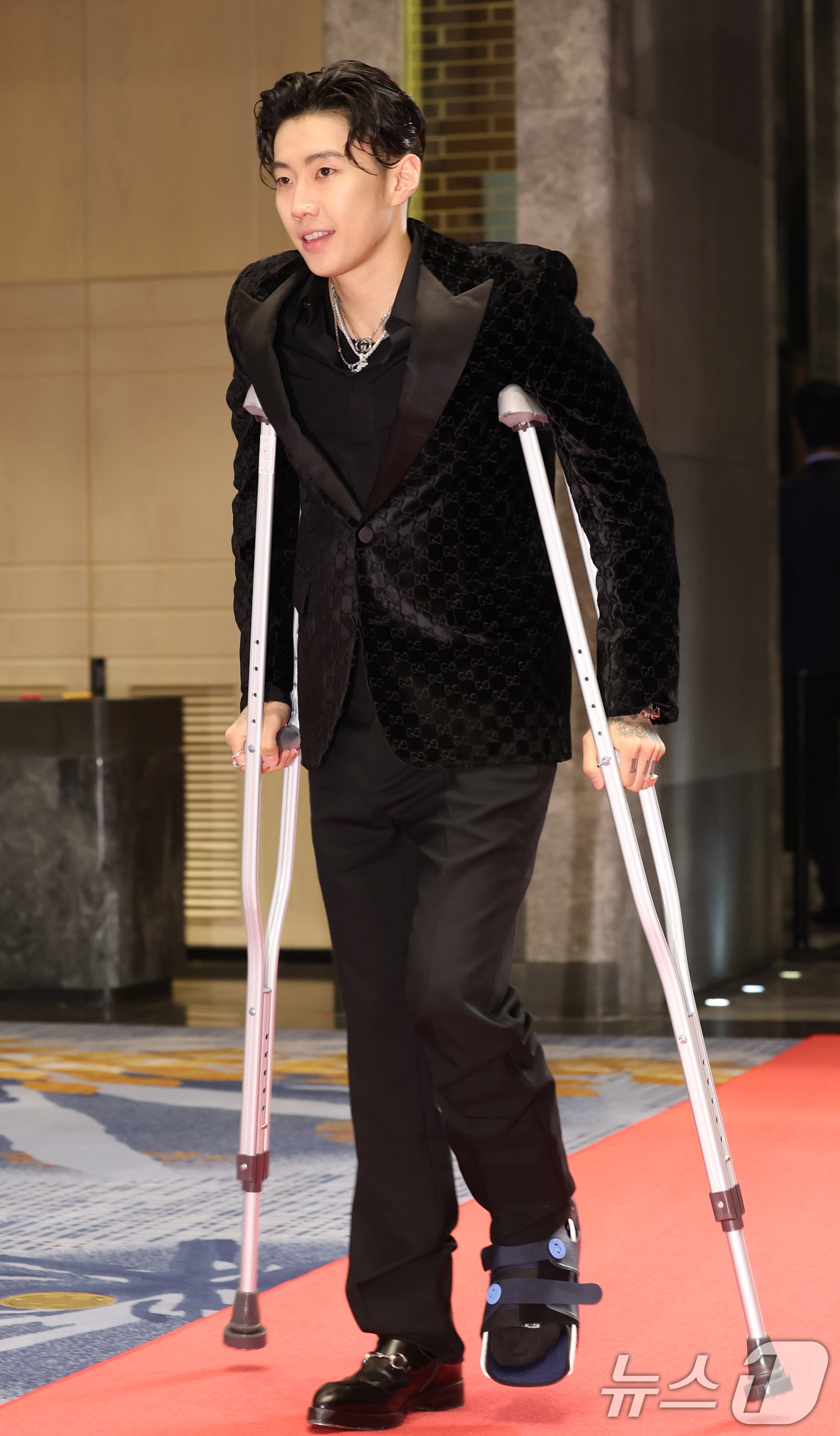 (서울=뉴스1) 권현진 기자 = 가수 박재범이 15일 서울 종로구 포시즌스 호텔에서 열린 ‘제20회 유방암 인식 향상 캠페인 자선 행사’에 참석하고 있다. 2025.10.15/뉴스 …