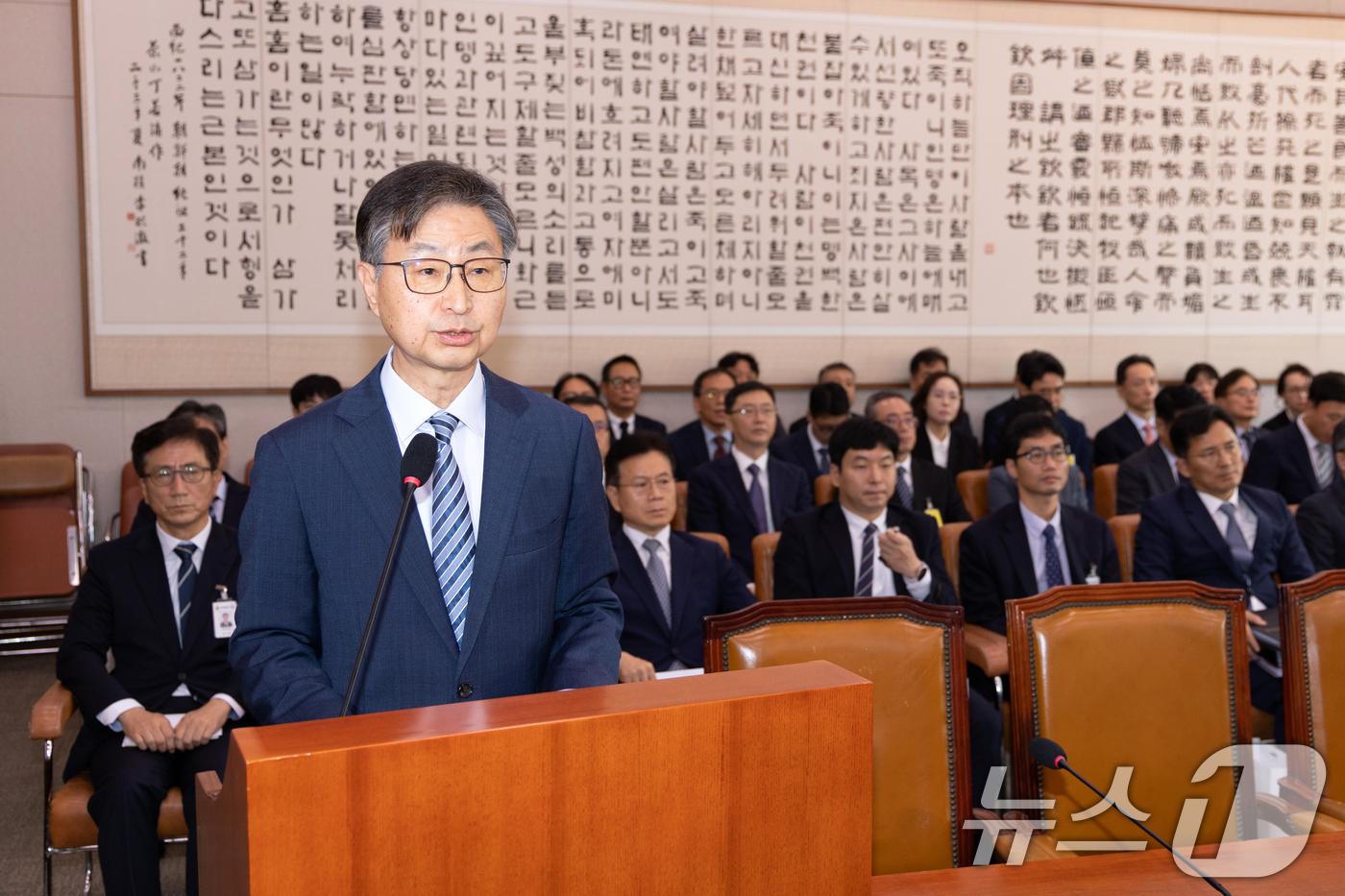 (서울=뉴스1) 이승배 기자 = 최재해 감사원장이 16일 서울 여의도 국회에서 열린 법제사법위원회 감사원 등에 대한 국정감사에 출석해 업무보고하고 있다. 2025.10.16/뉴스1 …