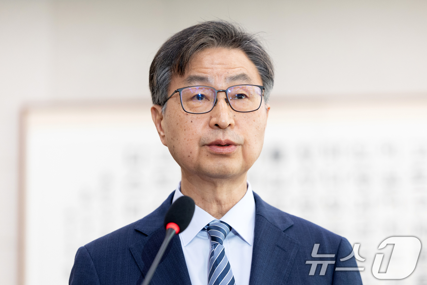 (서울=뉴스1) 이승배 기자 = 최재해 감사원장이 16일 서울 여의도 국회에서 열린 법제사법위원회 감사원 등에 대한 국정감사에 출석해 업무보고하고 있다. 2025.10.16/뉴스1 …