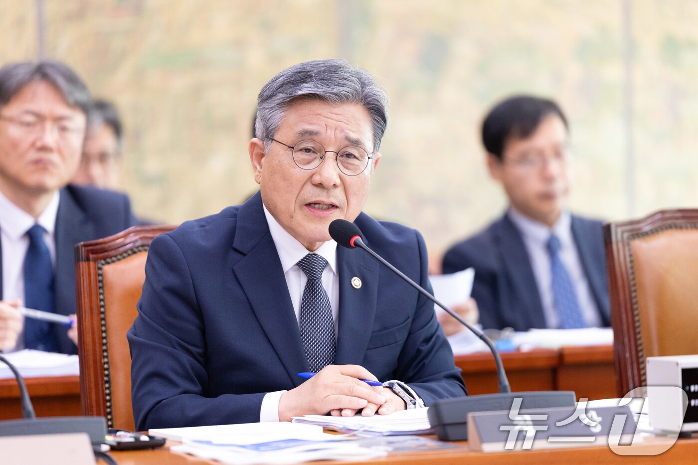 본문 이미지 - 허민 국가유산청장이 16일 서울 여의도 국회에서열린 문화체육관광위원회 국가유산청 등에 대한 국정감사에 출석해 의원 질의에 답변하고 있다. 2025.10.16/뉴스1 ⓒ News1 이승배 기자