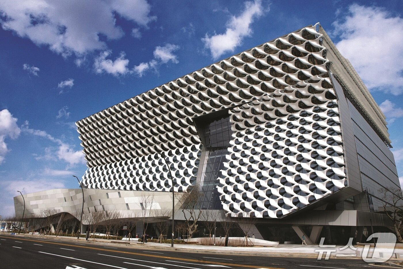 본문 이미지 -  코오롱One&Only타워 (사진제공 = 코오롱인더스트리)