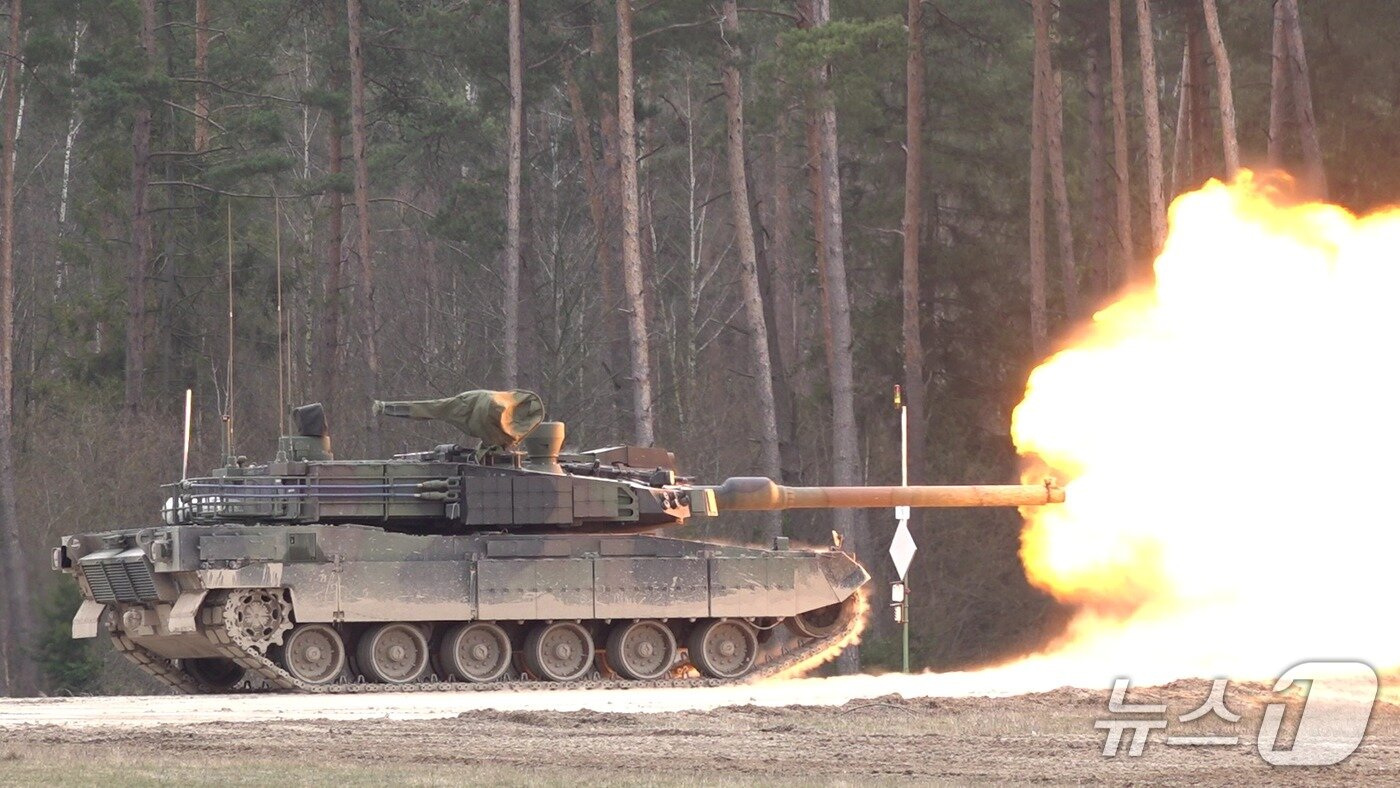 Hyundai Rotem&#39;s Polish-version K2 tank during firing exercises / Provided by Hyundai Rotem