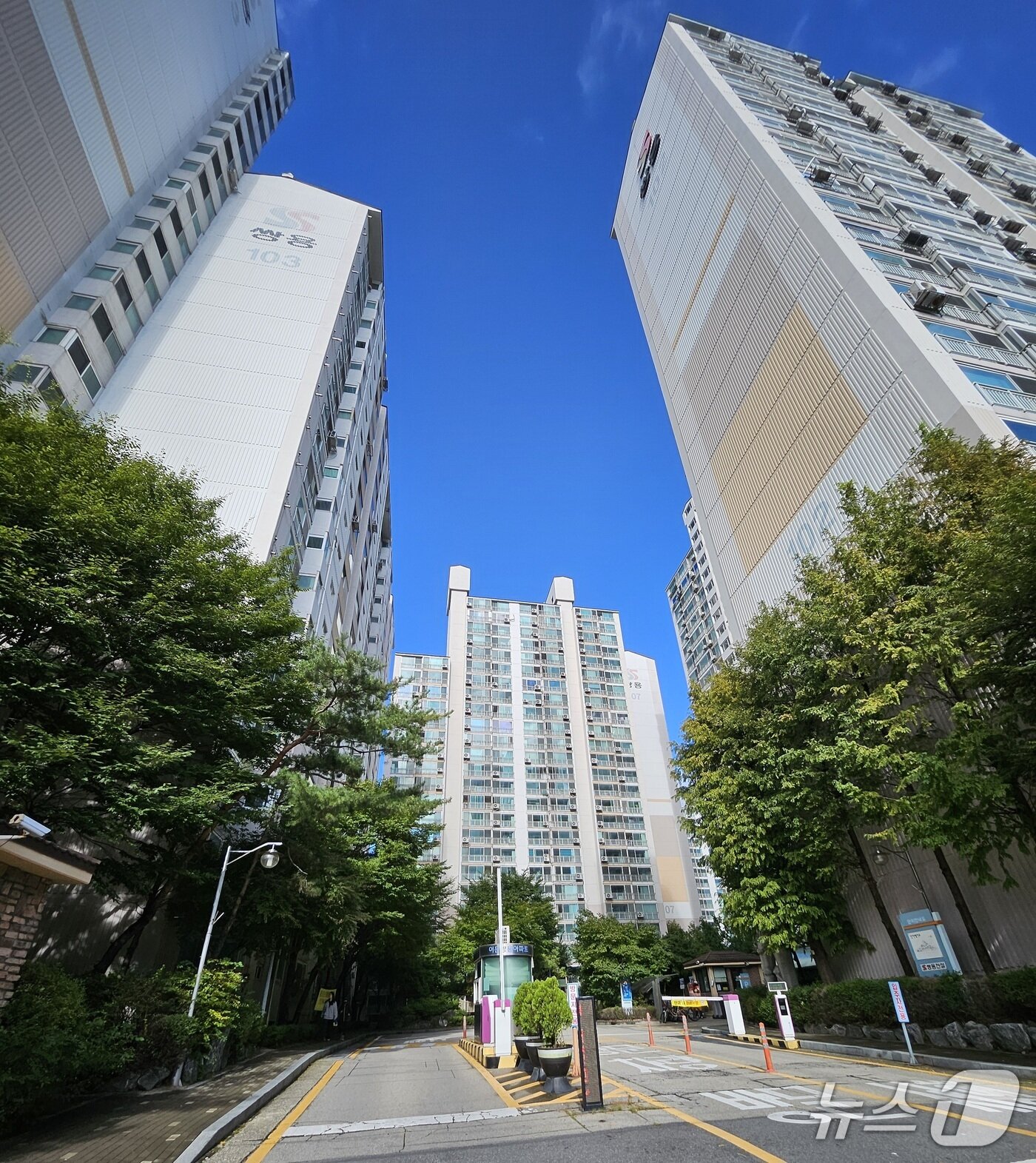 본문 이미지 -  동대문구 이문동 쌍용아파트 단지. 2025. 10. 16. 뉴스1 ⓒ News1 오현주 기자