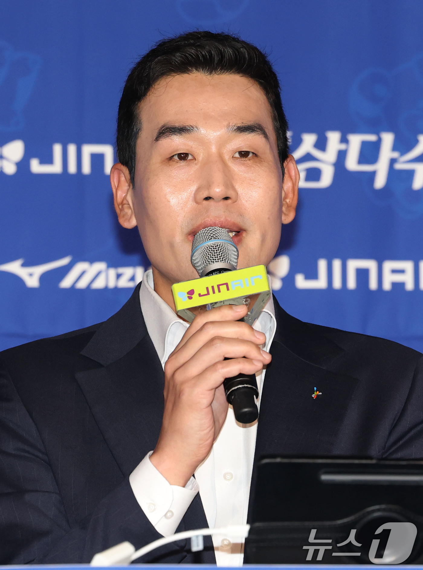 (서울=뉴스1) 이광호 기자 = 고희진 정관장 감독이 16일 오후 서울 강남구 청담동 리베라호텔에서 열린 프로배구 진에어 2025-2026 V리그 여자부 미디어데이에서 시즌에 임하 …