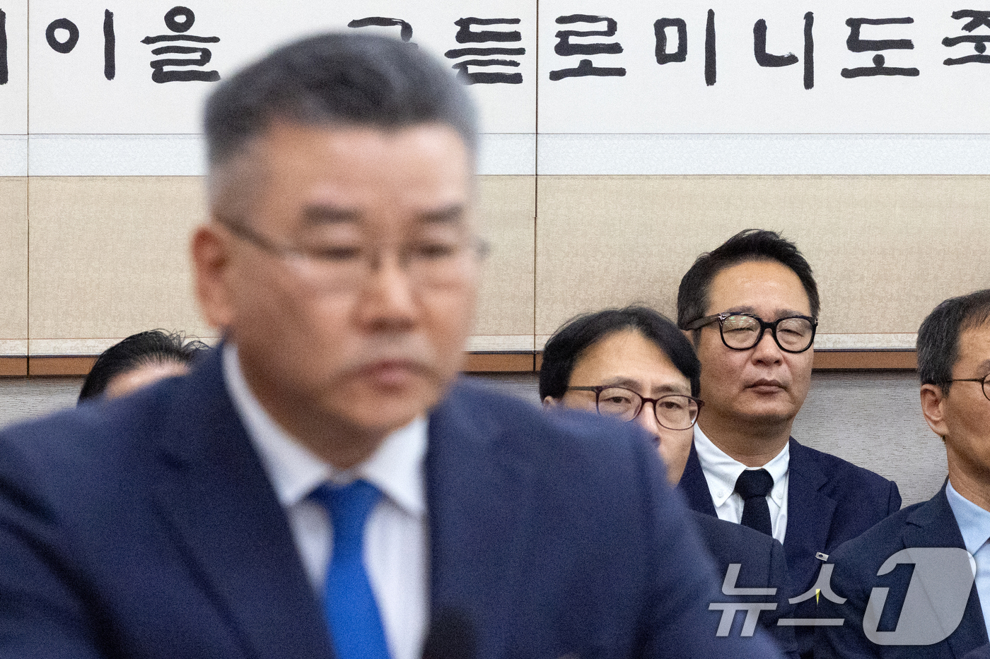 (서울=뉴스1) 이승배 기자 = 16일 서울 여의도 국회에서 열린 법제사법위원회 감사원 등에 대한 국정감사에 김태영 21그램 대표가 출석해 있다. 왼쪽은 유병호 감사위원. 2025 …