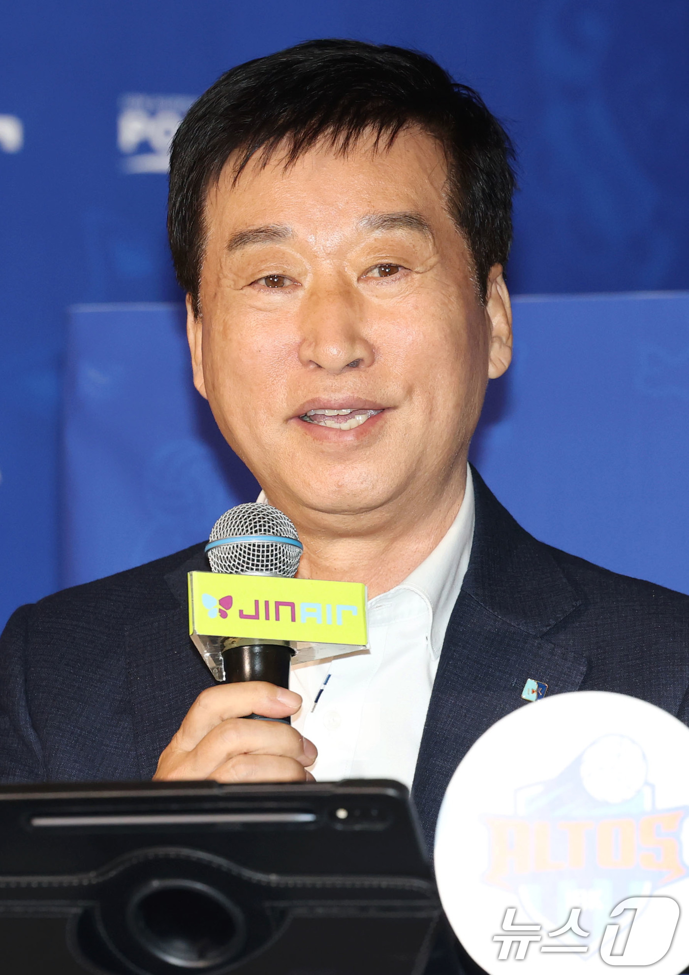 (서울=뉴스1) 이광호 기자 = 김호철 IBK기업은행 감독이 16일 오후 서울 강남구 청담동 리베라호텔에서 열린 프로배구 진에어 2025-2026 V리그 여자부 미디어데이에서 시즌 …