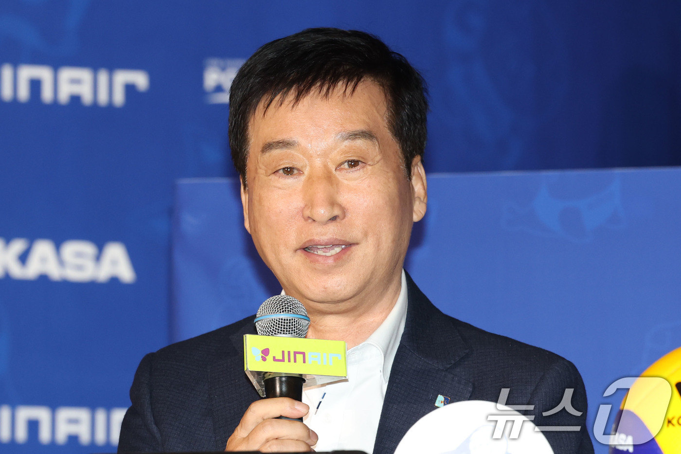 (서울=뉴스1) 이광호 기자 = 김호철 IBK기업은행 감독이 16일 오후 서울 강남구 청담동 리베라호텔에서 열린 프로배구 진에어 2025-2026 V리그 여자부 미디어데이에서 시즌 …