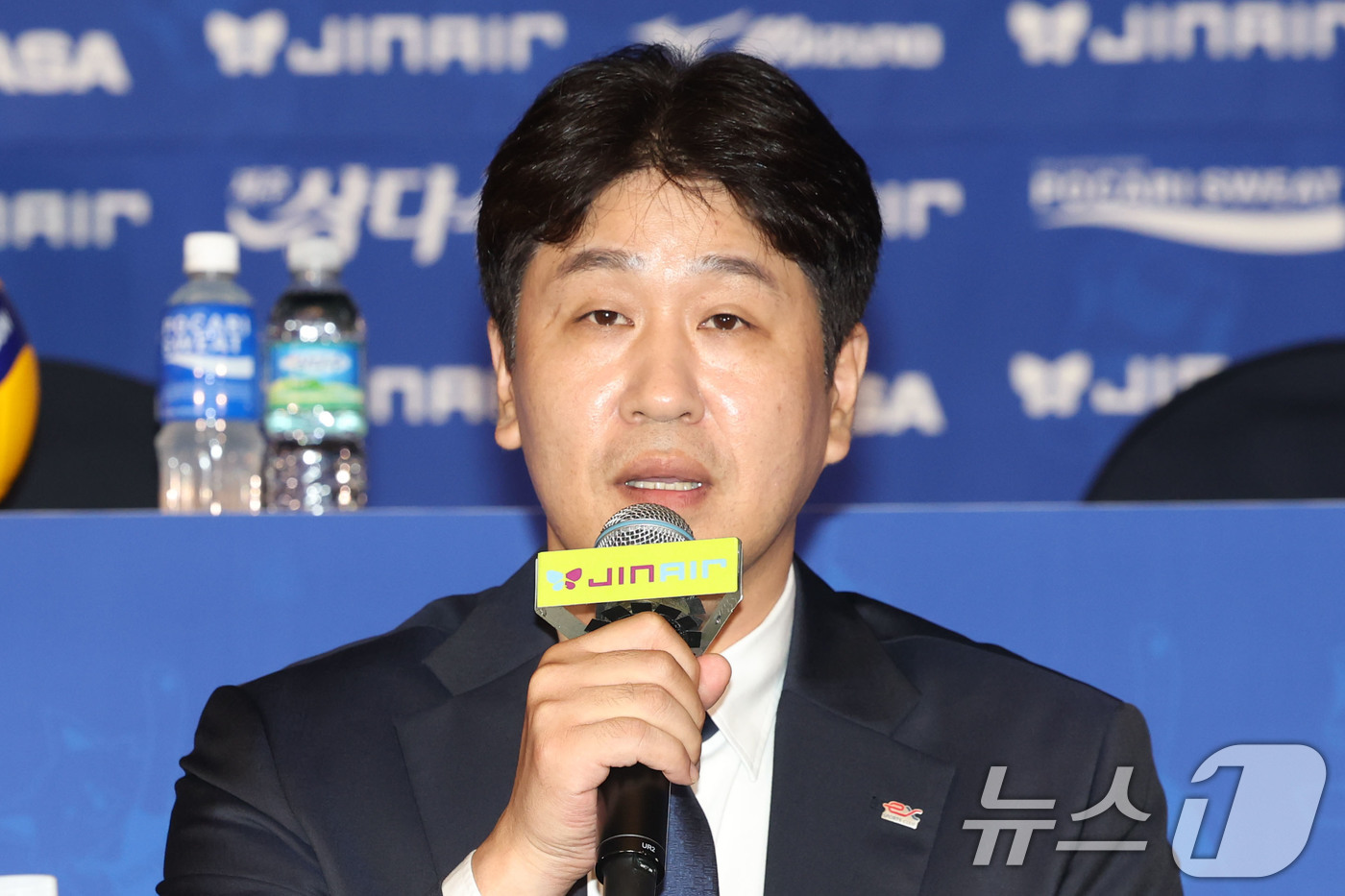 (서울=뉴스1) 이광호 기자 = 김종민 한국도로공사 감독이 16일 오후 서울 강남구 청담동 리베라호텔에서 열린 프로배구 진에어 2025-2026 V리그 여자부 미디어데이에서 시즌에 …