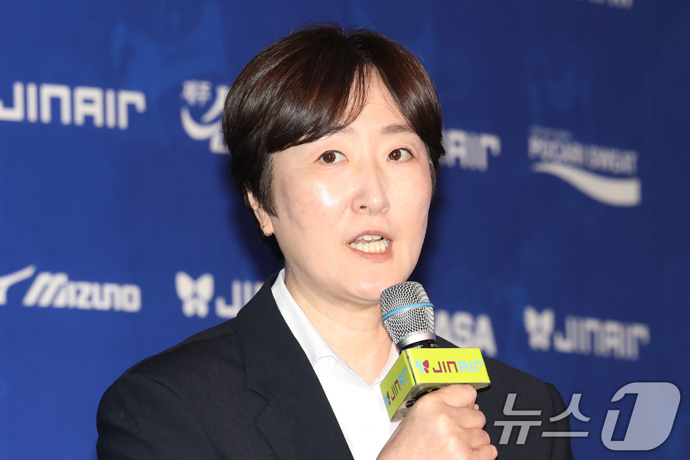 (서울=뉴스1) 이광호 기자 = 장소연 페퍼저축은행 감독이 16일 오후 서울 강남구 청담동 리베라호텔에서 열린 프로배구 진에어 2025-2026 V리그 여자부 미디어데이에서 시즌에 …