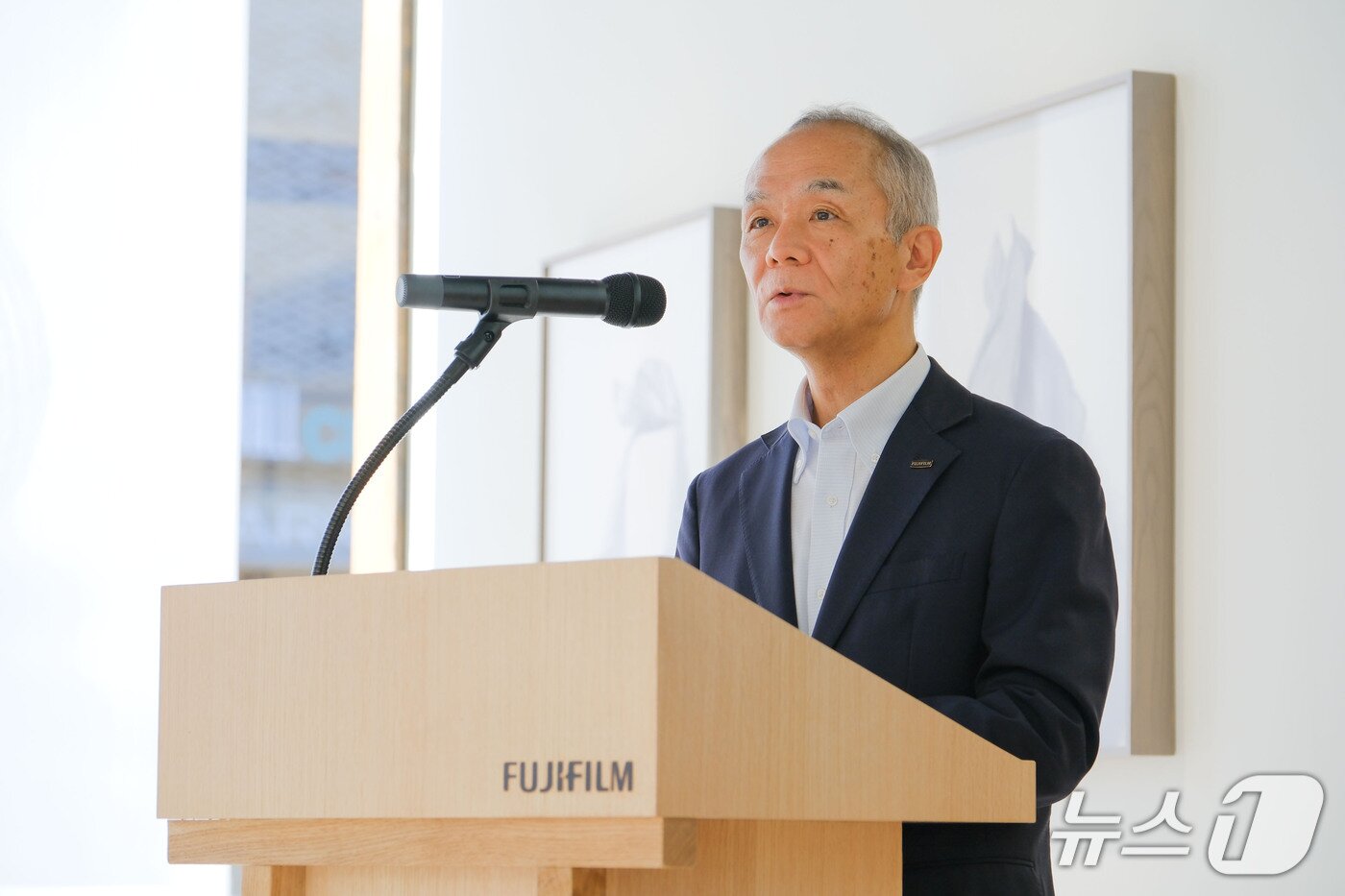 본문 이미지 - 야마모토 마사토 후지필름홀딩스 부사장 및 후지필름 코리아 대표이사가 하우스 오브 포토그래피 서울 개관 행사에서 발언하고 있다.(후지필름일렉트로닉이미징코리아 제공)