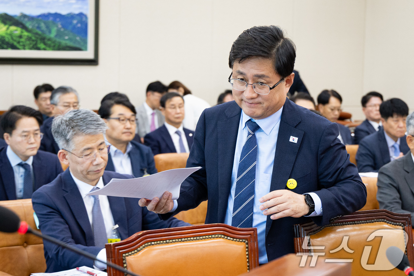 (서울=뉴스1) 유승관 기자 = 김성환 기후에너지환경부 장관이 16일 서울 여의도 국회에서 열린 제429회 국회(정기회) 기후에너지환경노동위원회 제4차 전체회의에서 에너지 분야 업 …