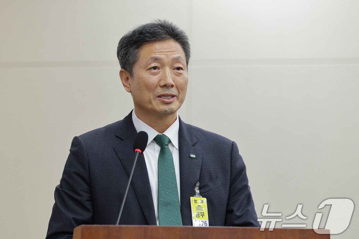 본문 이미지 - 전대욱 한국수력원자력 사장 직무대행이 16일 서울 여의도 국회 과학기술정보방송통신위원회에서 열린 원자력안전위원회 등에 대한 국정감사에서 의원 질의에 답변하고 있다. 2025.10.16/뉴스1 ⓒ News1 신웅수 기자