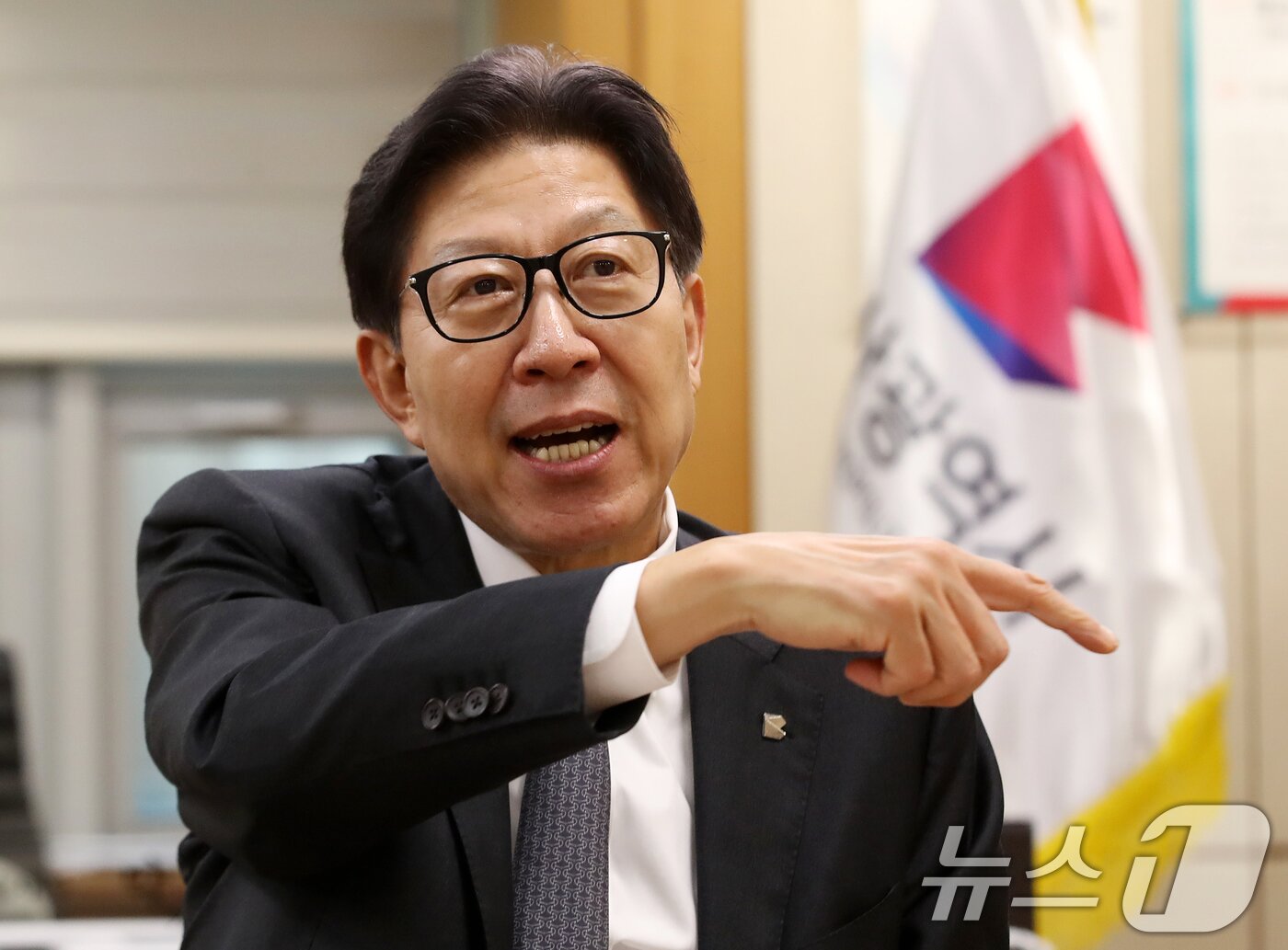 본문 이미지 - 박형준 부산시장이 16일 부산시청 집무실에서 뉴스1과 인터뷰를 하고 있다. ⓒ News1 윤일지 기자