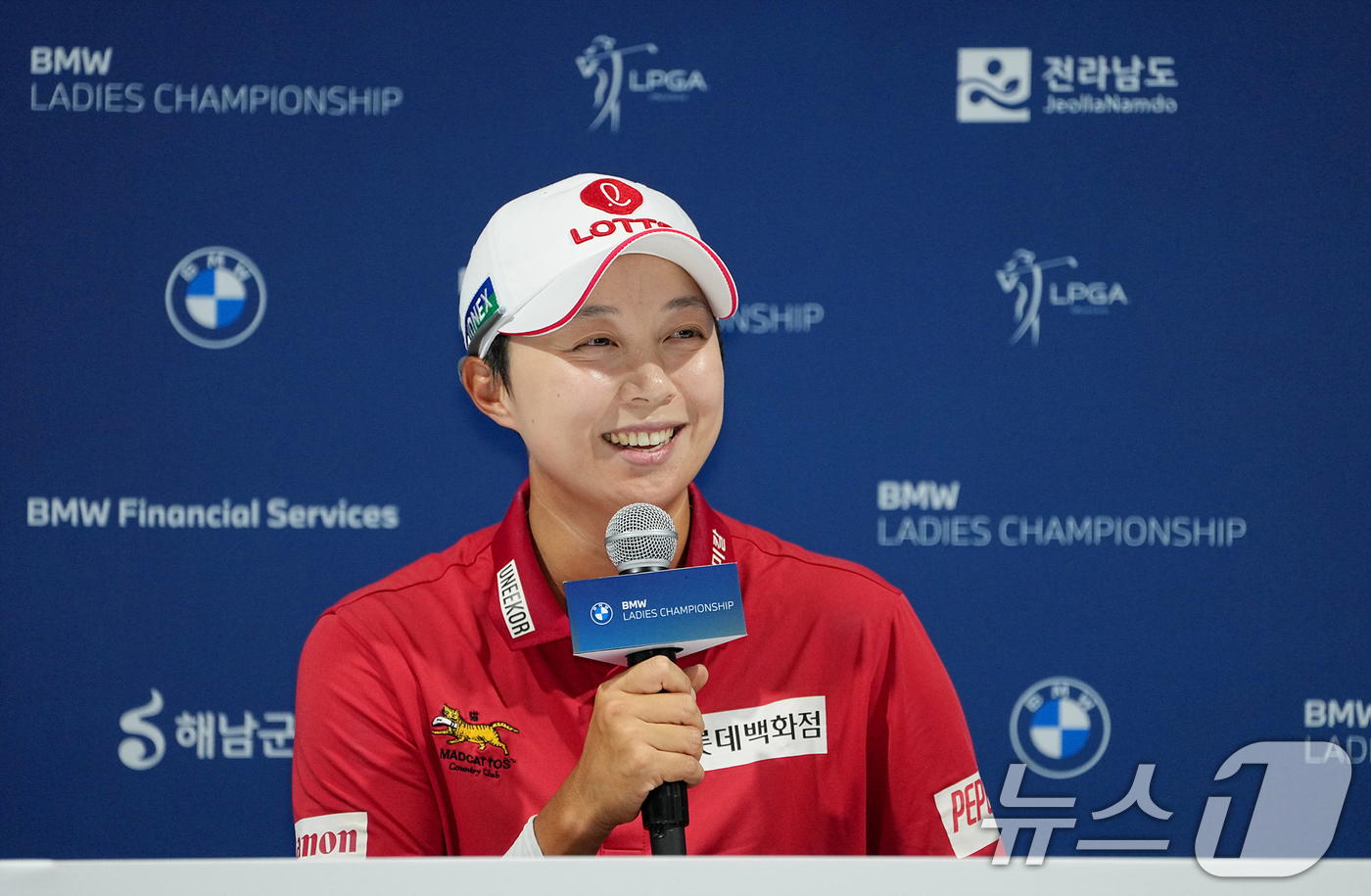 (해남=뉴스1) = 김효주가 16일 전남 해남군 파인비치 골프링크스에서 열린 LPGA투어 BMW 레이디스 챔피언십 공식 기자회견에서 질문에 답하고 있다. (BMW 레이디스 챔피언십 …