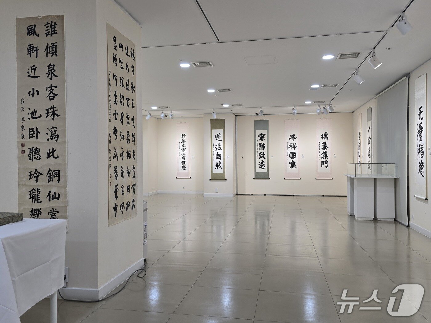 본문 이미지 - 이동천 작가의 &#39;천상운집&#39; 전시장 전. ⓒ 뉴스1 김정한 기자