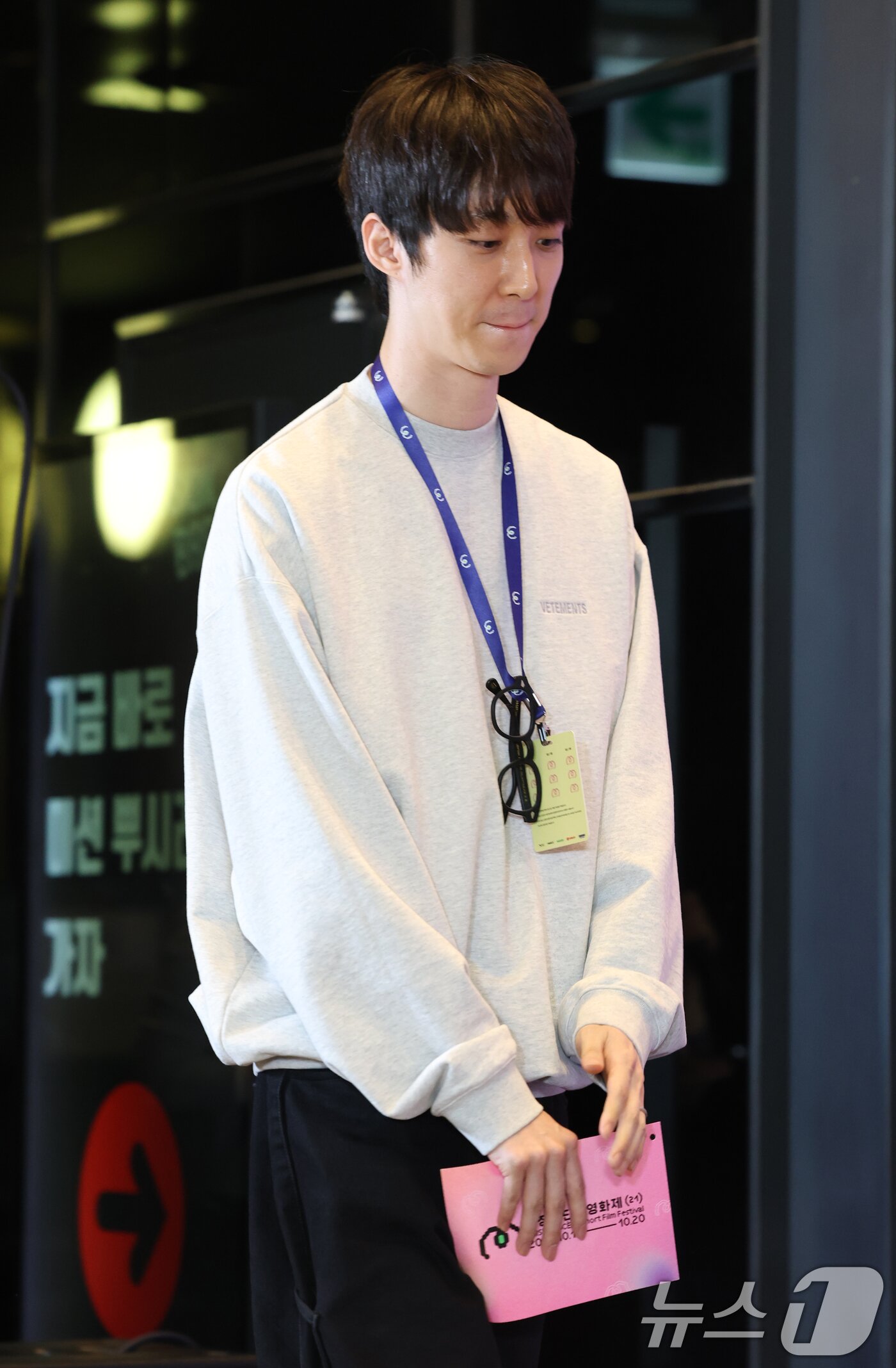 본문 이미지 - 이충현 감독이 16일 오후 서울 용산구 CGV용산아이파크몰에서 열린 ‘제21회 미쟝센단편영화제’에 참석하고 있다. ⓒ News1 권현진 기자