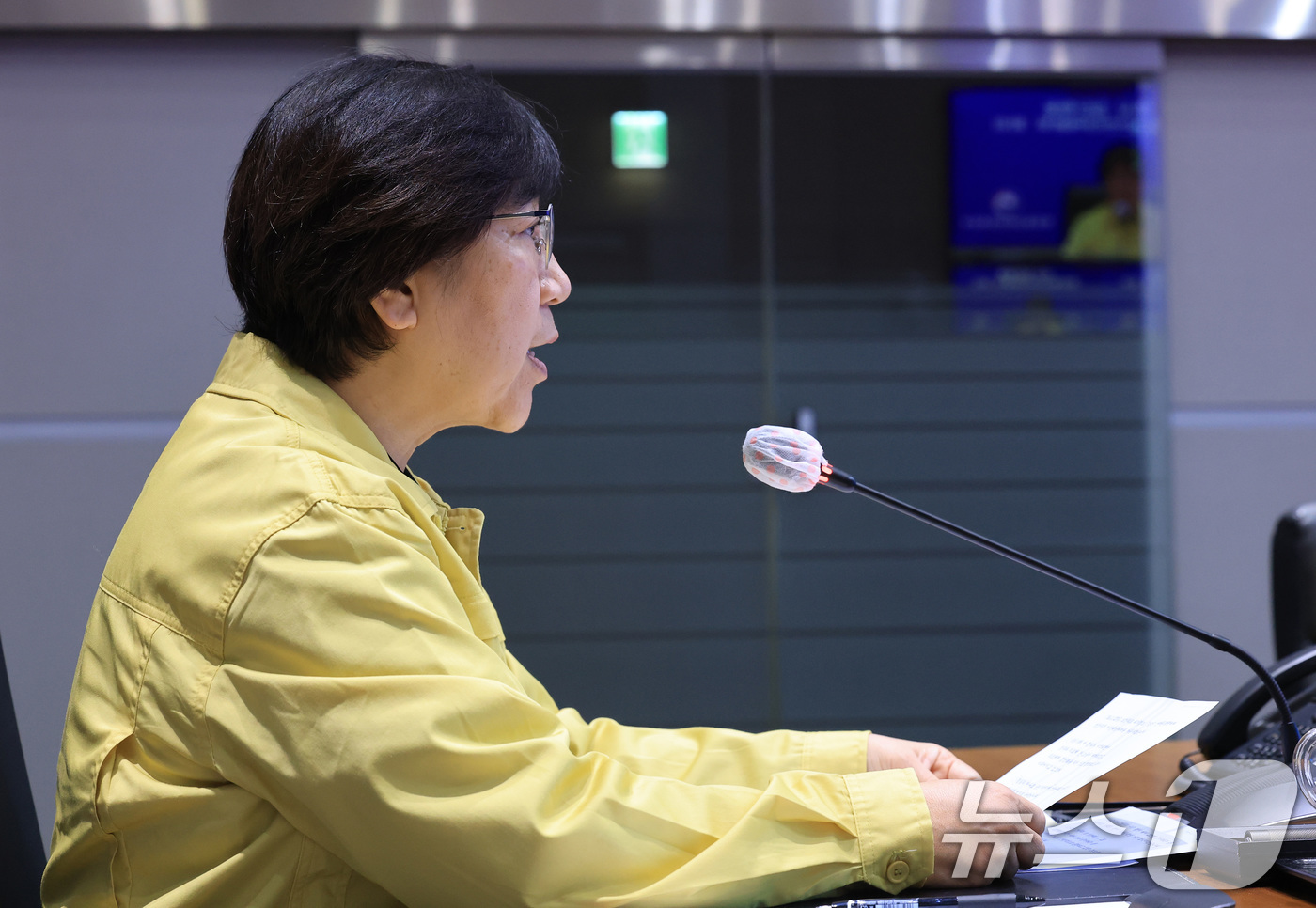 (서울=뉴스1) 임세영 기자 = 정은경 보건복지부 장관이 17일 서울 종로구 정부서울청사 중앙재난안전상황실 서울상황센터에서 열린 의사 집단행동 중앙재난안전대책본부 회의에서 모두발언 …