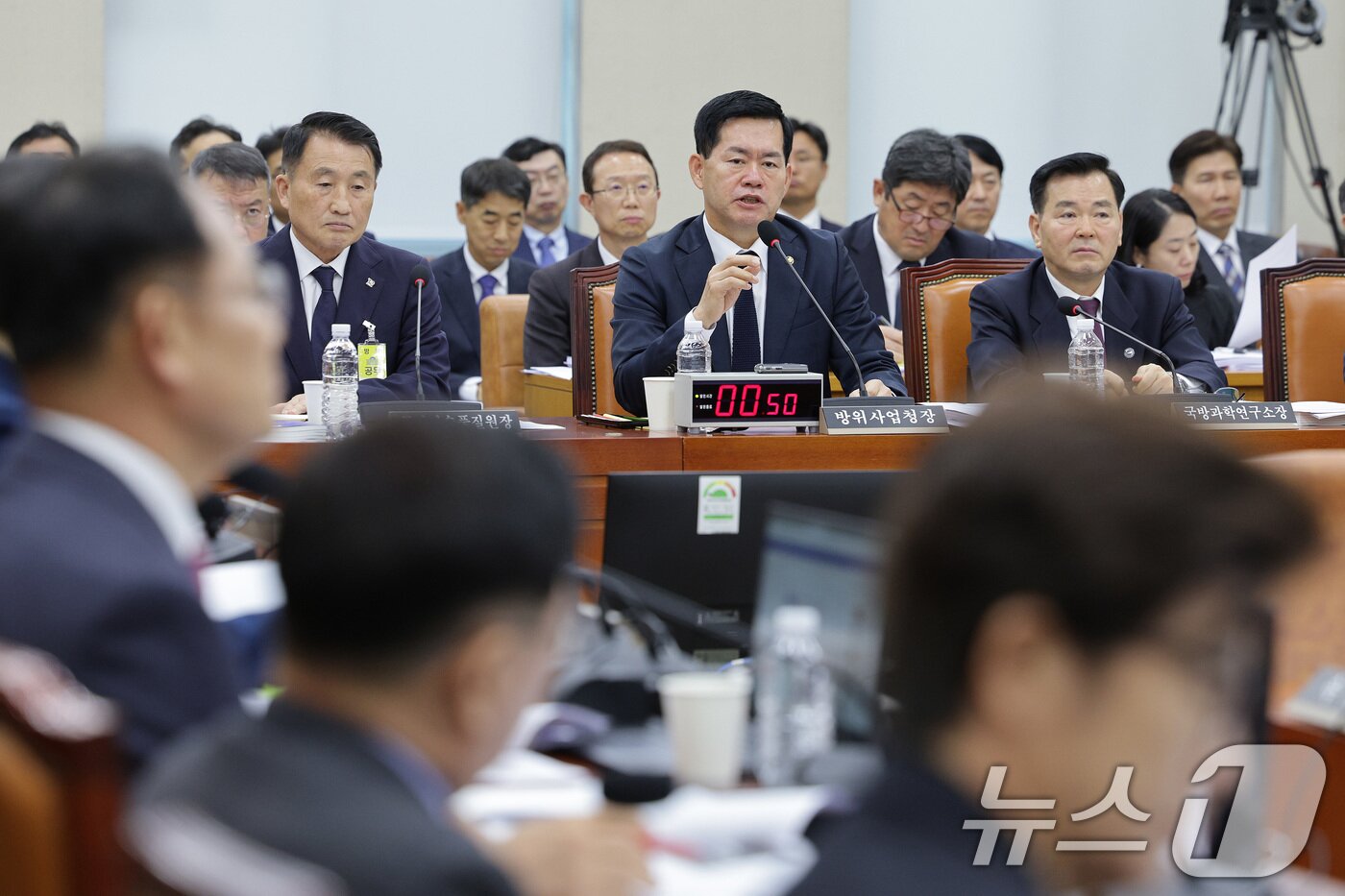 본문 이미지 - 석종건 방위사업청장이 17일 서울 여의도 국회 국방위원회에서 열린 방위사업청 등에 대한 국정감사에서 의원 질의에 답변하고 있다. 2025.10.17/뉴스1 ⓒ News1 신웅수 기자