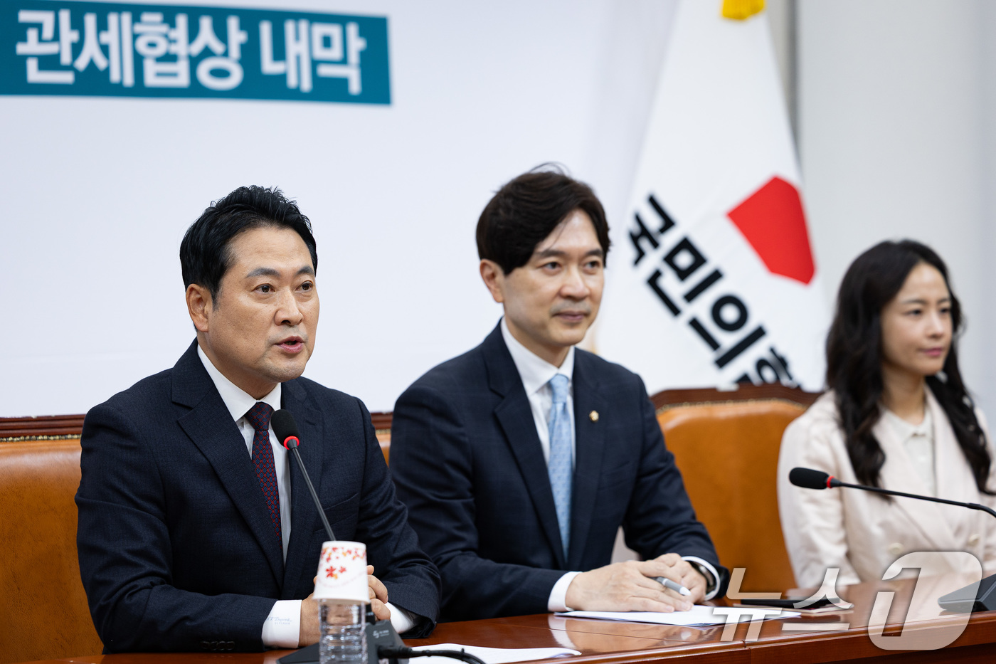 (서울=뉴스1) 유승관 기자 = 장동혁 국민의힘 대표가 17일 서울 여의도 국회에서 기자간담회를 하고 있다. 2025.10.17/뉴스1