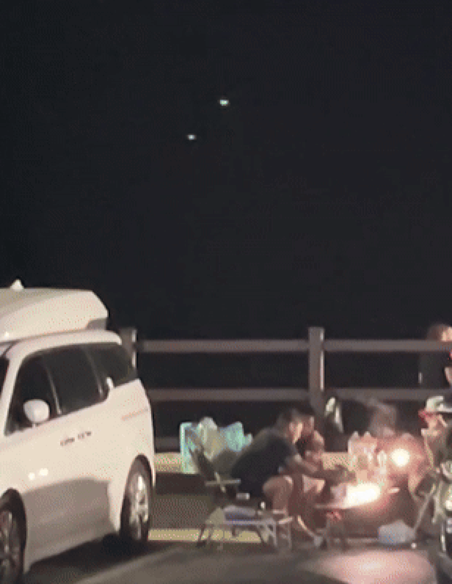 본문 이미지 - (누리꾼이 온라인커뮤니티를 통해 공개한 캠핑족들의 모습. 에펨코리아)