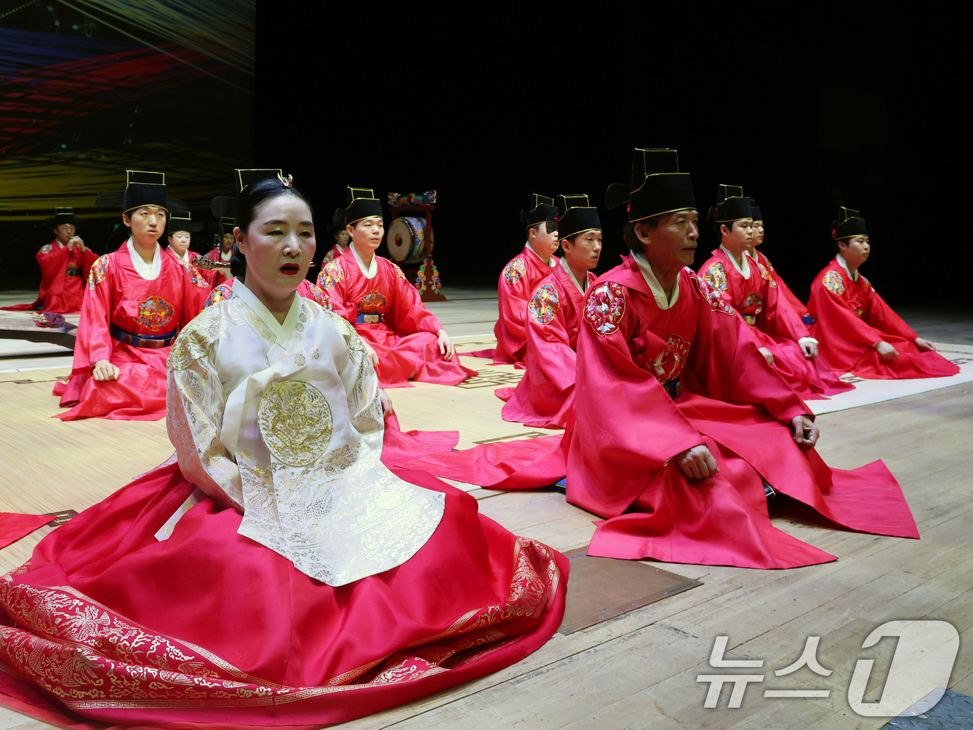 (서울=뉴스1) 황기선 기자 = 17일 오후 서울 종로구 세종문화회관 대극장에서 열린 ''제20회 창신제'(創新祭) 리허설'에서 수제천 출연자들이  '청가구음'을 선보이고 있다.이 …