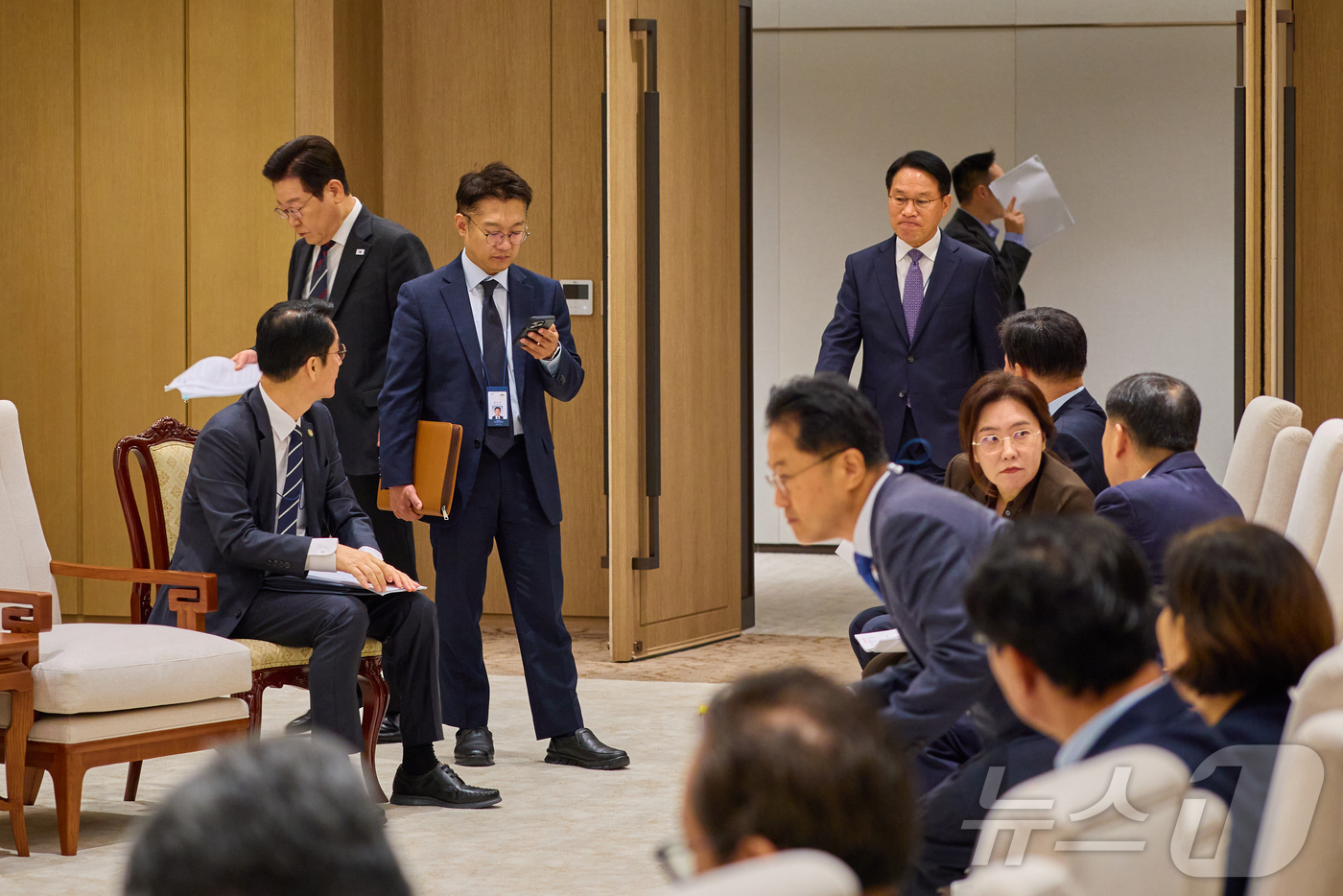 (서울=뉴스1) 이재명 기자 = 이재명 대통령이 지난 16일 서울 대통령실 청사에서 열린 모닝 티타임에 참석하고 있다. (이재명 대통령 SNS. 재판매 및 DB 금지) 2025.1 …