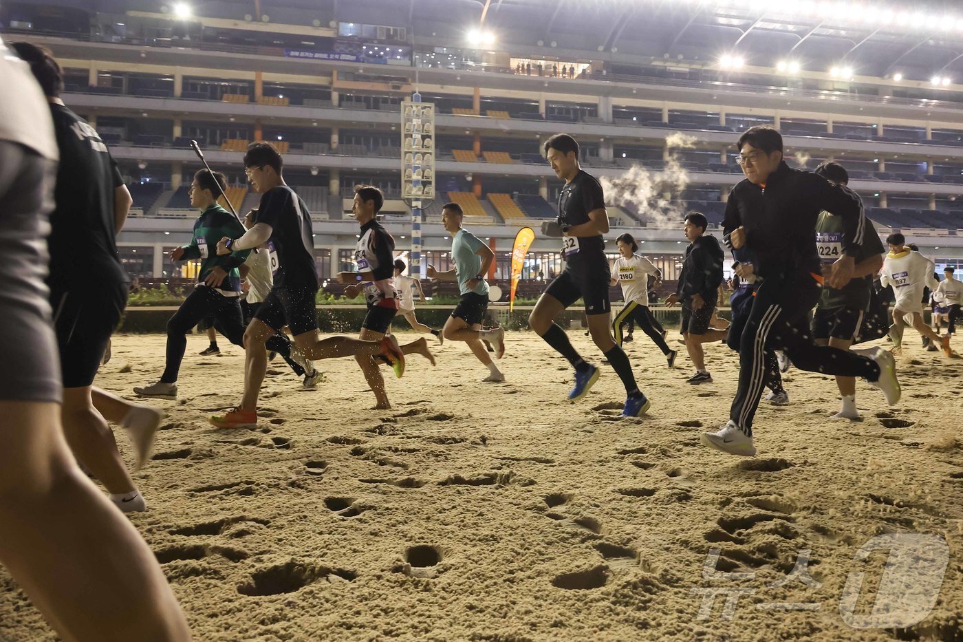 본문 이미지 - 경주로 마라톤 현장. &#40;한국마사회 제공&#41;