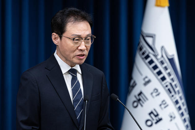 李대통령, 정무특보 조정식·정책특보 이한주 임명