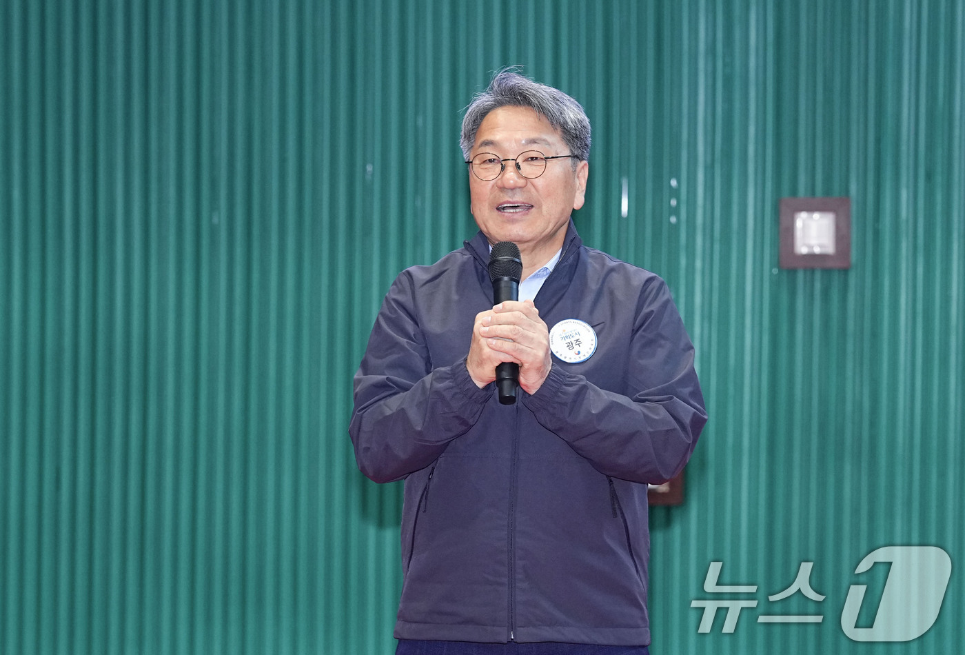 (광주=뉴스1) 박준배 기자 = 강기정 광주시장이 17일 오전 서구 장애인국민체육센터에서 열린 '제45회 전국장애인체육대회 광주선수단 결단식'에 참석해 격려사를 하고 있다.(광주시 …