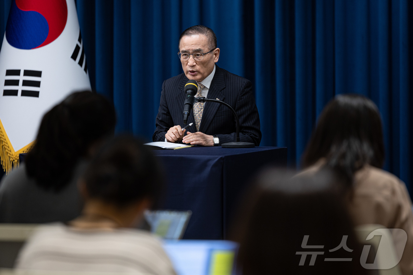 (서울=뉴스1) 이재명 기자 = 위성락 국가안보실장이 17일 서울 용산 대통령실 청사에서 캄보디아 이슈의 구체적 대응현황 관련 브리핑을 하고 있다. 2025.10.17/뉴스1