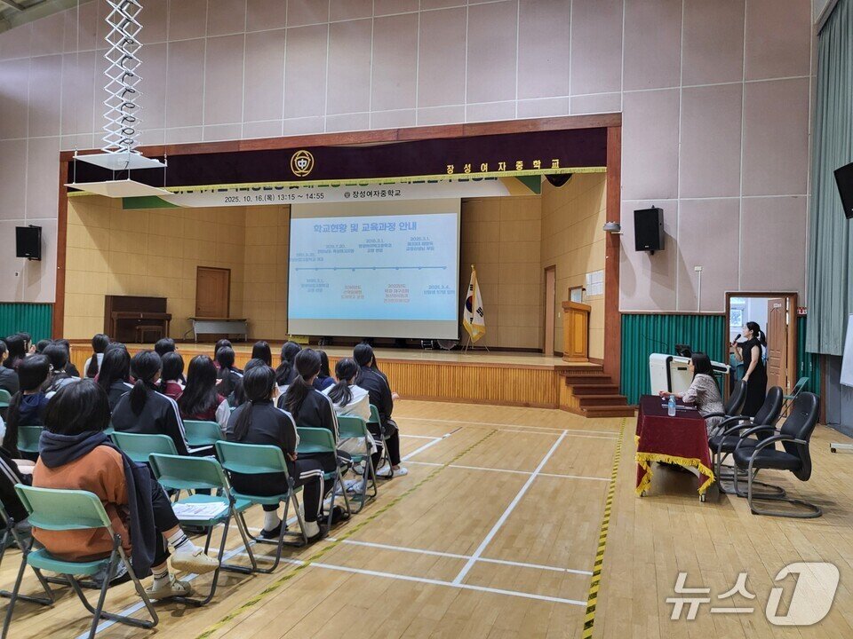 본문 이미지 - &#39;내 고장 고등학교 바로 알기 설명회&#39; 장면&#40;전남도교육청 제공, 재판매 및 DB 금지&#41;/뉴스1 