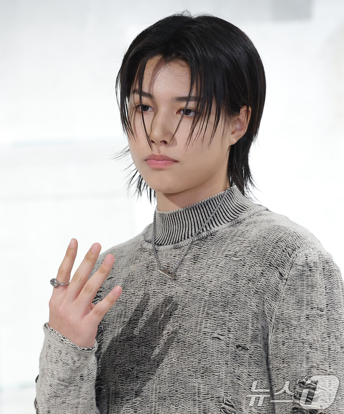 (서울=뉴스1) 권현진 기자 = 롱샷 김률이 17일 서울 용산구 디젤(DIESEL) 한남 매장에서 열린 리오프닝 포토콜에 참석해 포즈를 취하고 있다. 2025.10.17/뉴스1