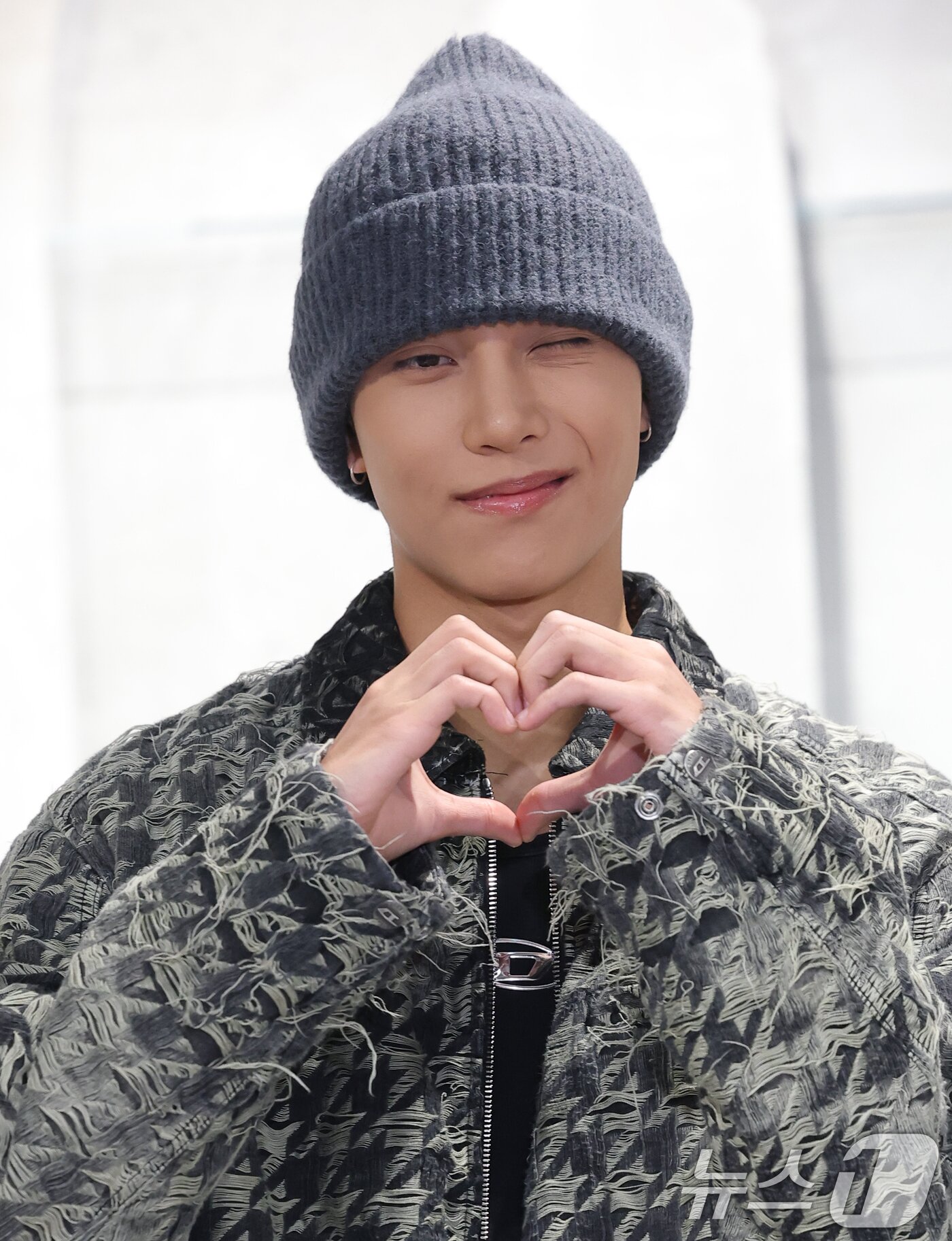 롱샷 김률, 원샷 받기 딱 좋은 윙크