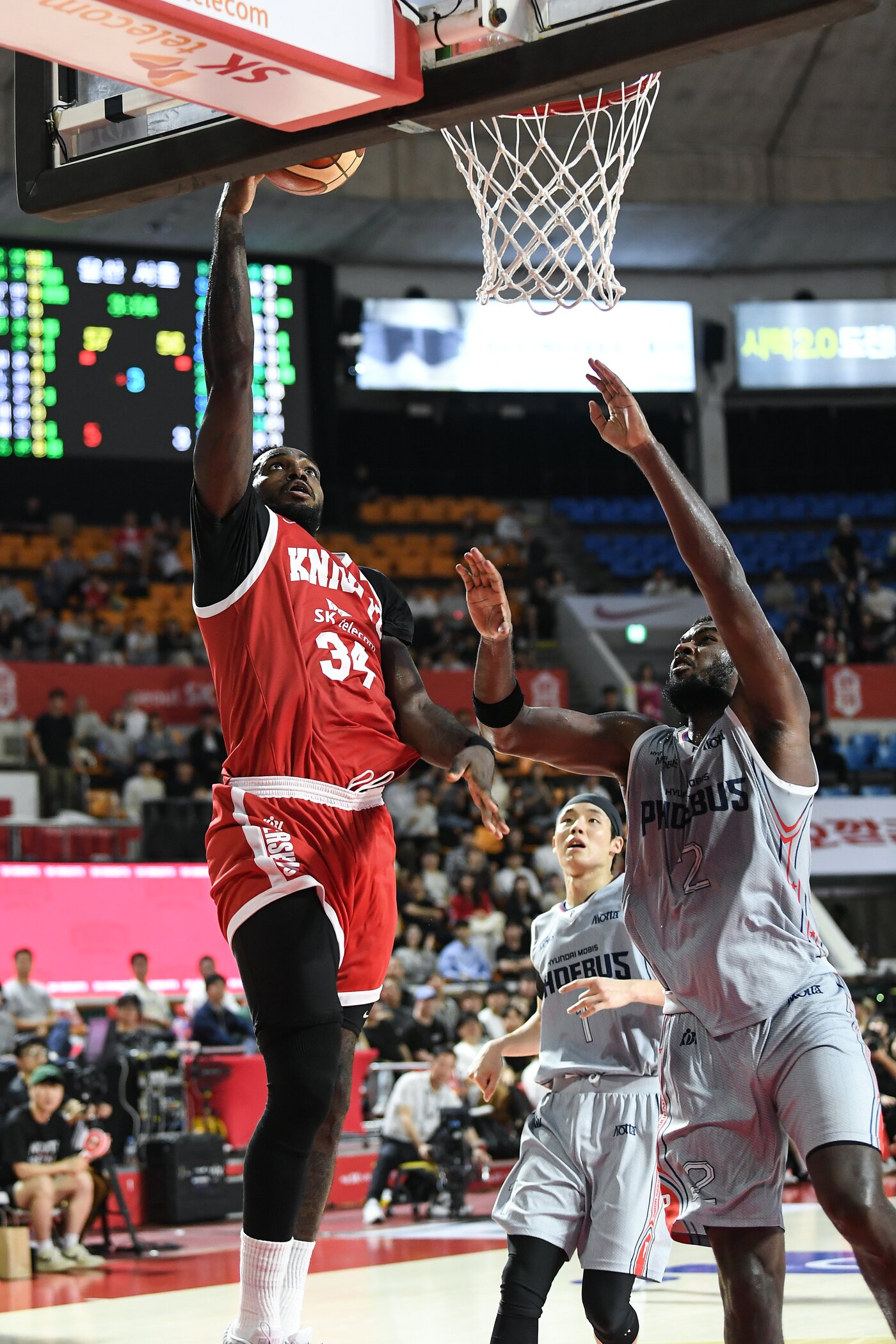 본문 이미지 - 서울 SK 자밀 워니(왼쪽). (KBL 제공)