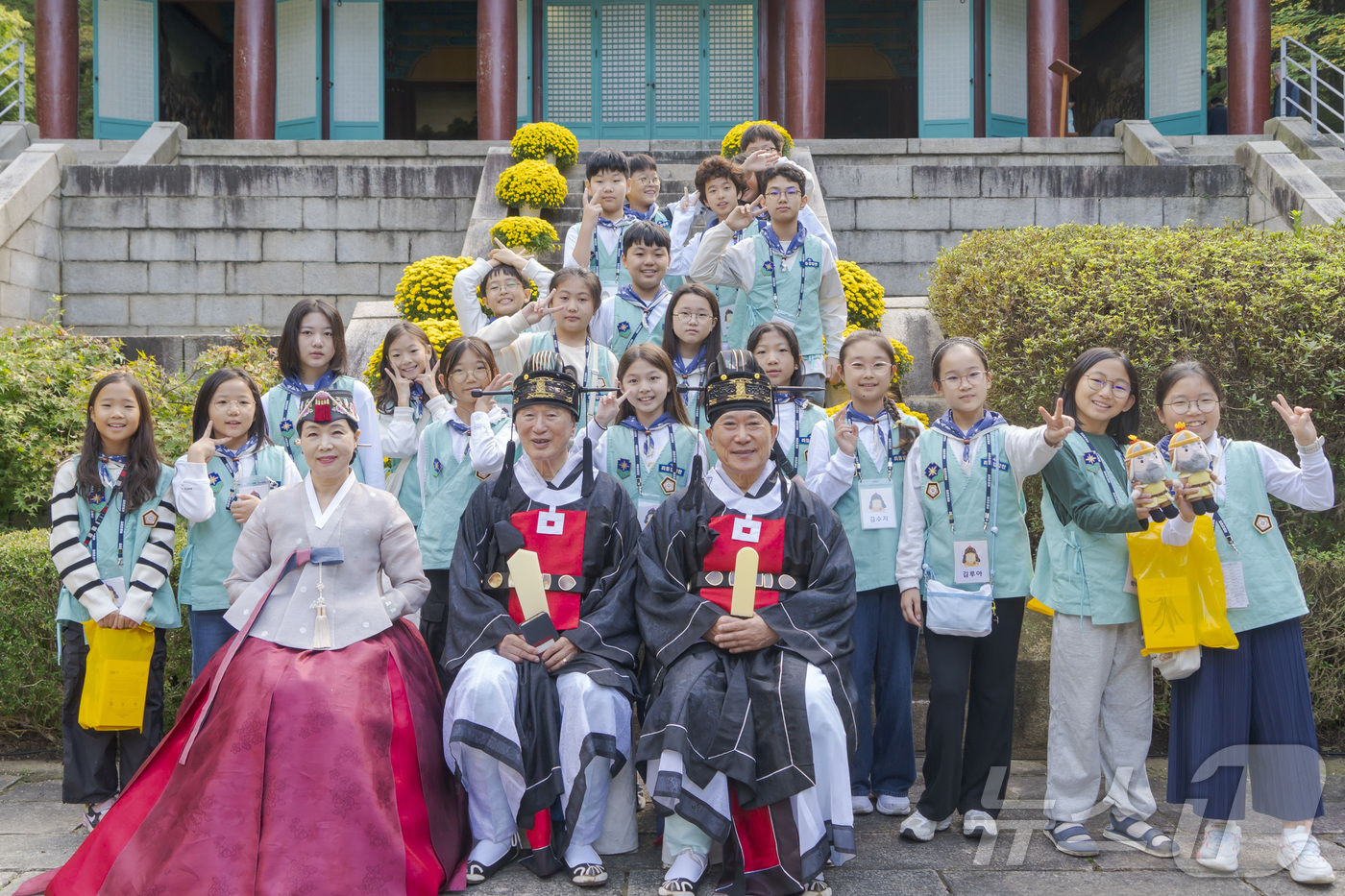 (서울=뉴스1) = 17일 서울시 관악구 낙성대공원 안국사에서 거행된 강감찬장군 추모제향에 관악강감찬축제의 마스코트 리틀강감찬이 참석했다. 리틀강감찬은 강감찬 장군의 정신과 역사적 …