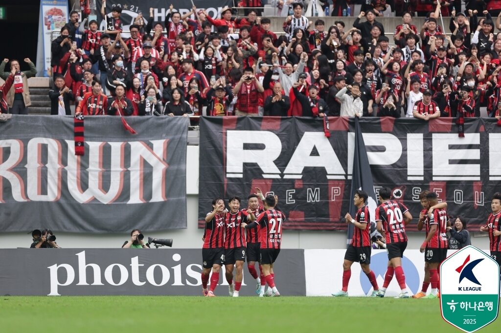 본문 이미지 - 서울이 조영욱의 동점골로 승부를 원점으로 돌렸으나 다시 역전을 허용했다. &#40;한국프로축구연맹 제공&#41;