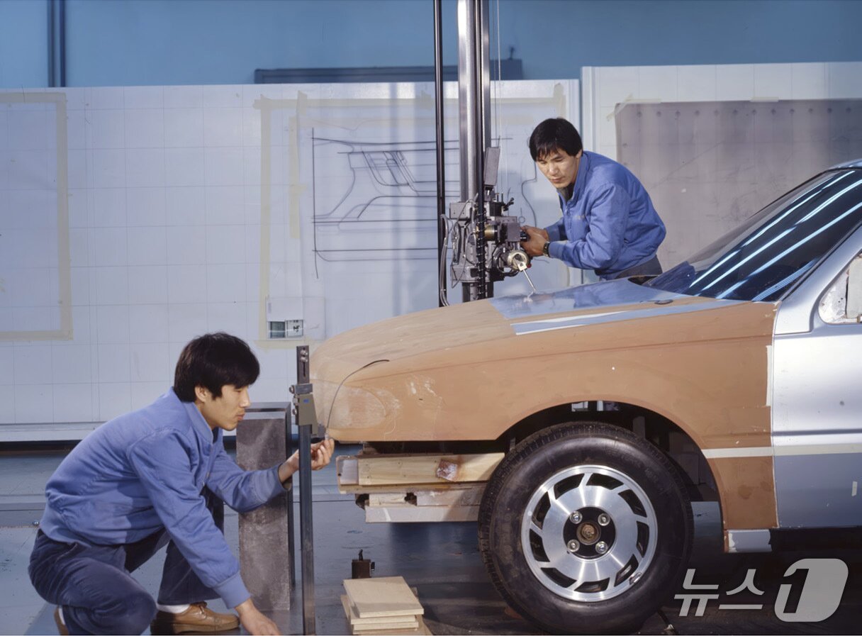 본문 이미지 - 2세대 쏘나타 개발 모습.&#40;현대차 제공&#41; 
