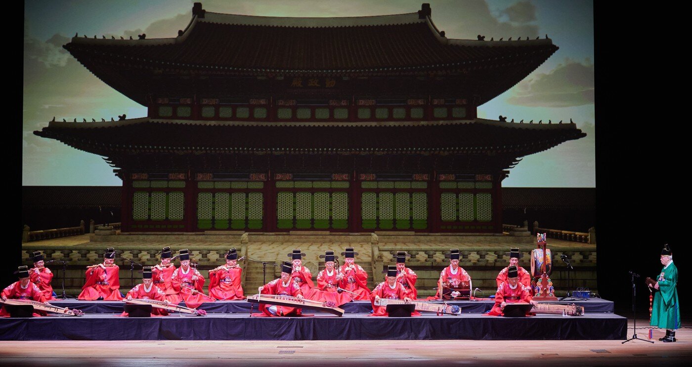 본문 이미지 - 10월 17일 서울 세종문화회관 대극장에서 열린 제20회 창신제&#40;創新祭&#41;에서 양주풍류악회가 &#39;수제천 공연&#39;을 하고있다.&#40;크라운해태제과 제공&#41;