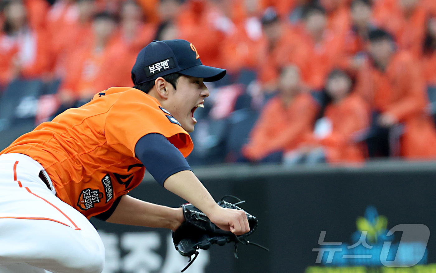 (대전=뉴스1) 김기남 기자 = 18일 대전 한화생명볼파크 열린 프로야구 2025 신한 SOL뱅크 KBO 플레이오프 1차전 삼성 라이온즈와 한화 이글스의 경기에서 7회초 문동주가 …