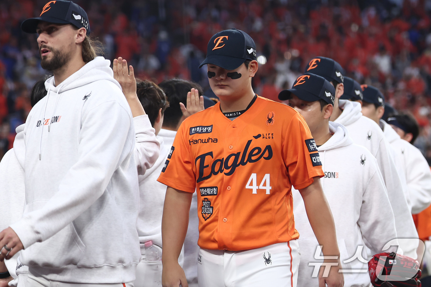 (대전=뉴스1) 김성진 기자 = 한화 김서현이 18일 대전 한화생명볼파크 열린 프로야구 2025 신한 SOL뱅크 KBO 플레이오프 1차전 삼성 라이온즈와 한화 이글스의 경기에서 9 …